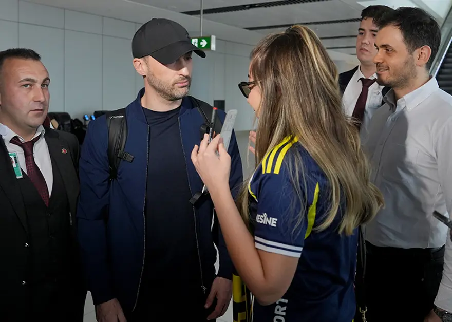Domenico Tedesco, Almanya'ya iner inmez şaşkına döndü. Özel karşılama 1