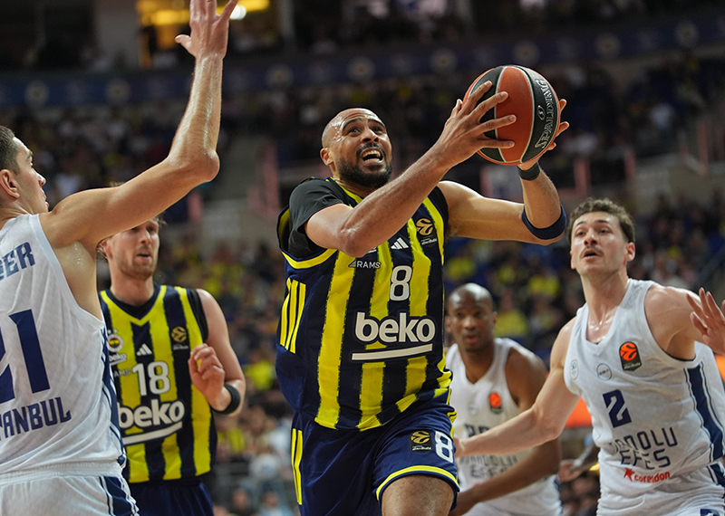 EuroLeague'deki Türk derbisinde kazanan Fenerbahçe Beko