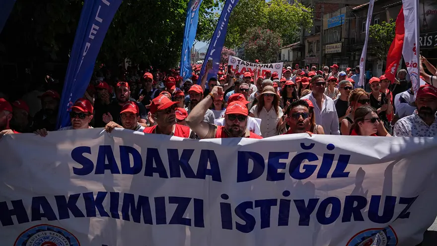 İzmir Büyükşehir Belediyesi işçileri iş bıraktı 