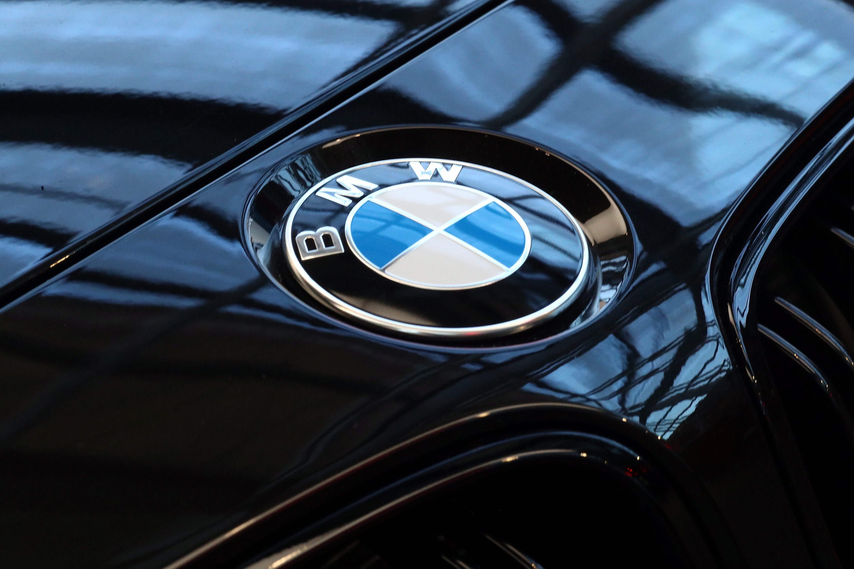 BMW, binlerce aracı yangın riski nedeniyle geri çağırıyor haber görseli
