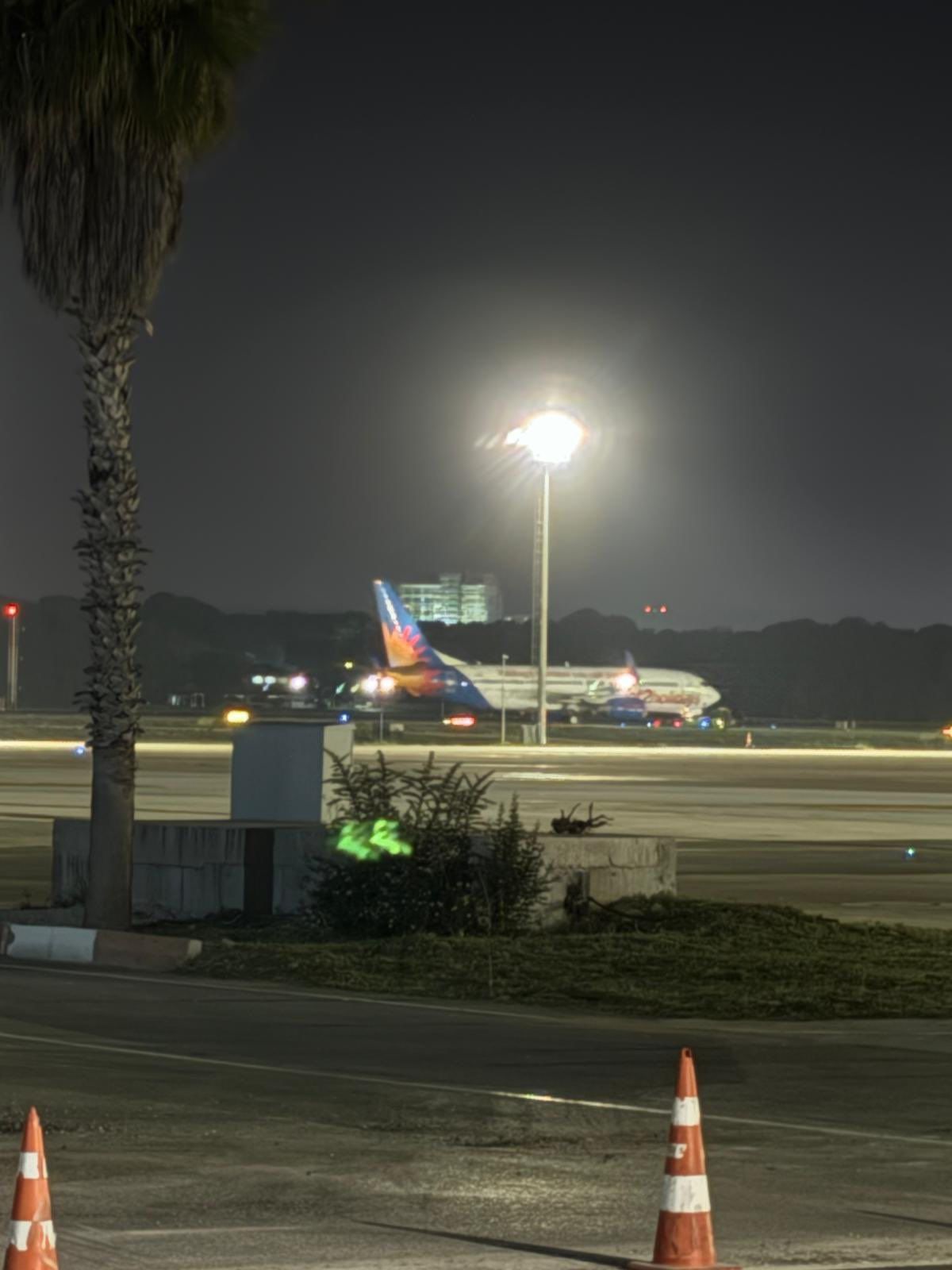 Antalya'da pilotu rahatsızlanan uçak acil iniş yaptı | NTV Haber