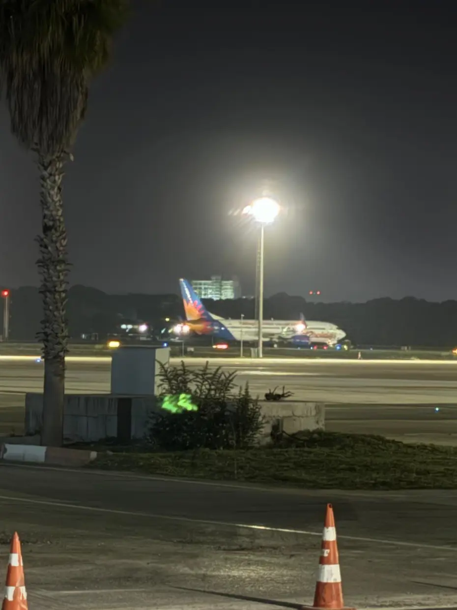 Antalya'da pilotu rahatsızlanan uçak acil iniş yaptı