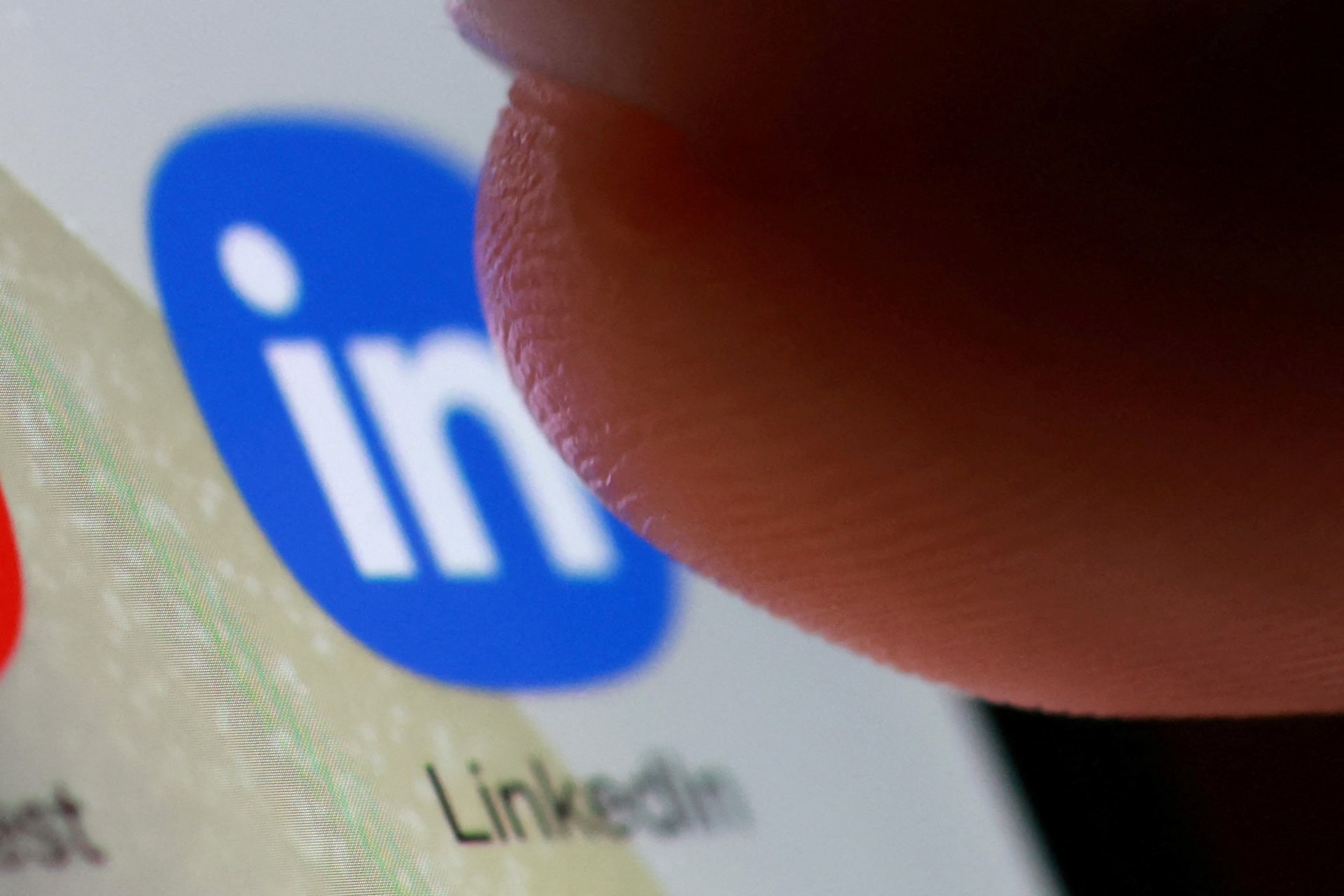 Flört uygulamalarından yorulan bekarlar LinkedIn'e yöneliyor