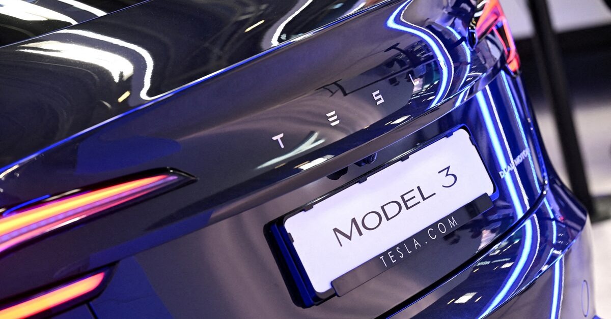 Tesla'ya "acil durum kapı kolu" soruşturması