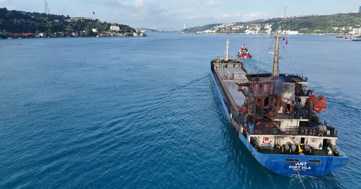 Karadeniz'de saldırıya uğrayan gemi İstanbul'da: Gemideki hasarın boyutu ilk kez görüntülendi