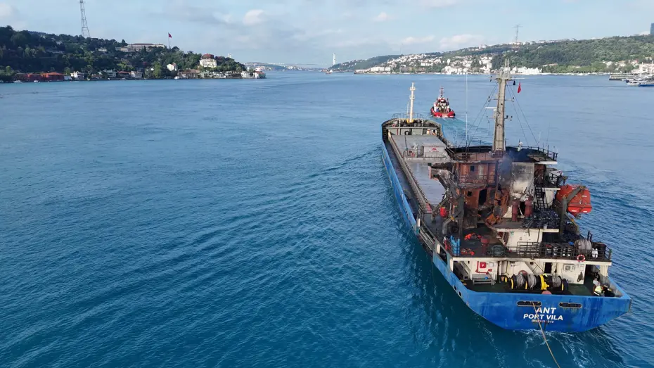 Karadeniz'de saldırıya uğrayan gemi İstanbul'da: Gemideki hasarın boyutu ilk kez görüntülendi