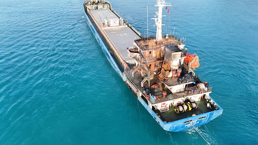Karadeniz'de saldırıya uğrayan gemi İstanbul'da: Gemideki hasarın boyutu ilk kez görüntülendi gorsel