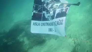Ulu Önder Gazi Mustafa Kemal Atatürk'ü su altında andı