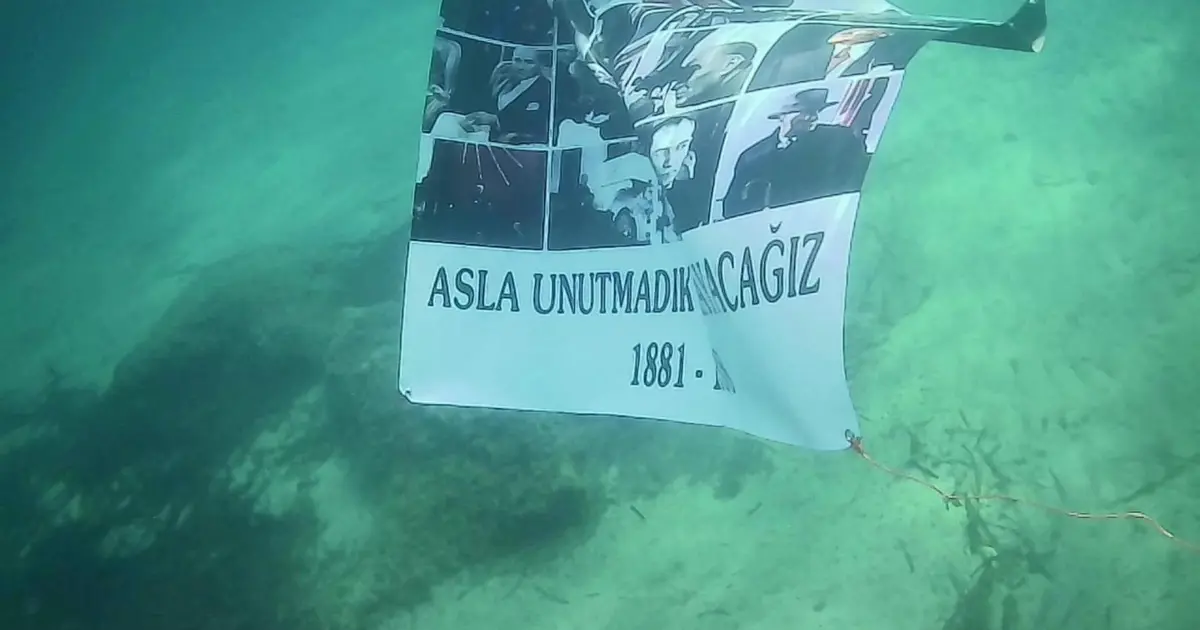 Ulu Önder Gazi Mustafa Kemal Atatürk'ü su altında andı