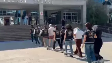 Üniversite öğrencilerini fuhşa teşvik etmişler. Şüphelilere 3 ilde operasyon