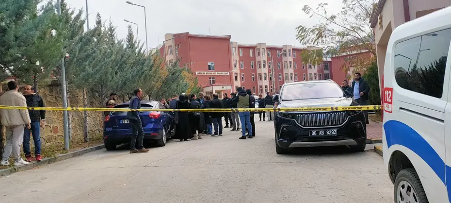 Üniversiteyi ayağa kaldıran memur susma hakkını kullandı