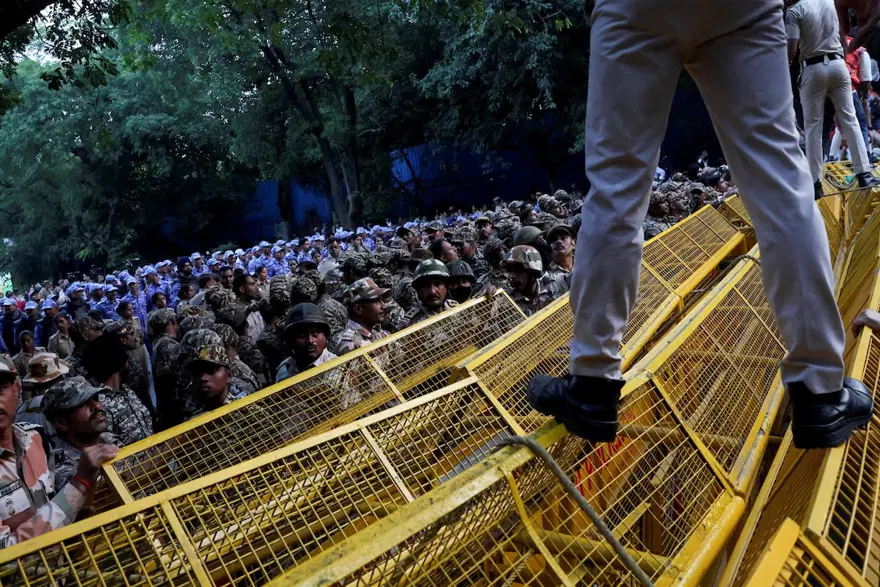 Hindistan'da gençlik liderleri 133 milyon seçmenin kaydının silinmesini protesto edince tutuklandı