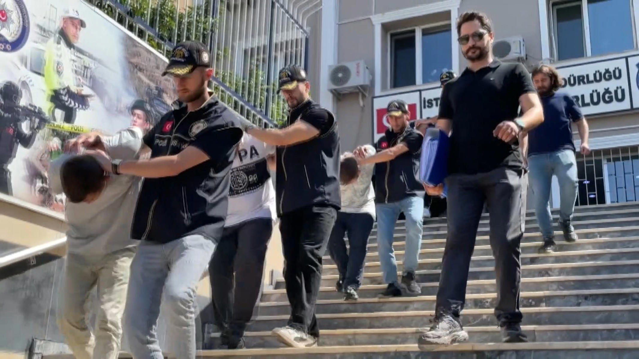 Üsküdar ve Beykoz'da evleri kurşunlayan 4 şüpheli yakalandı
