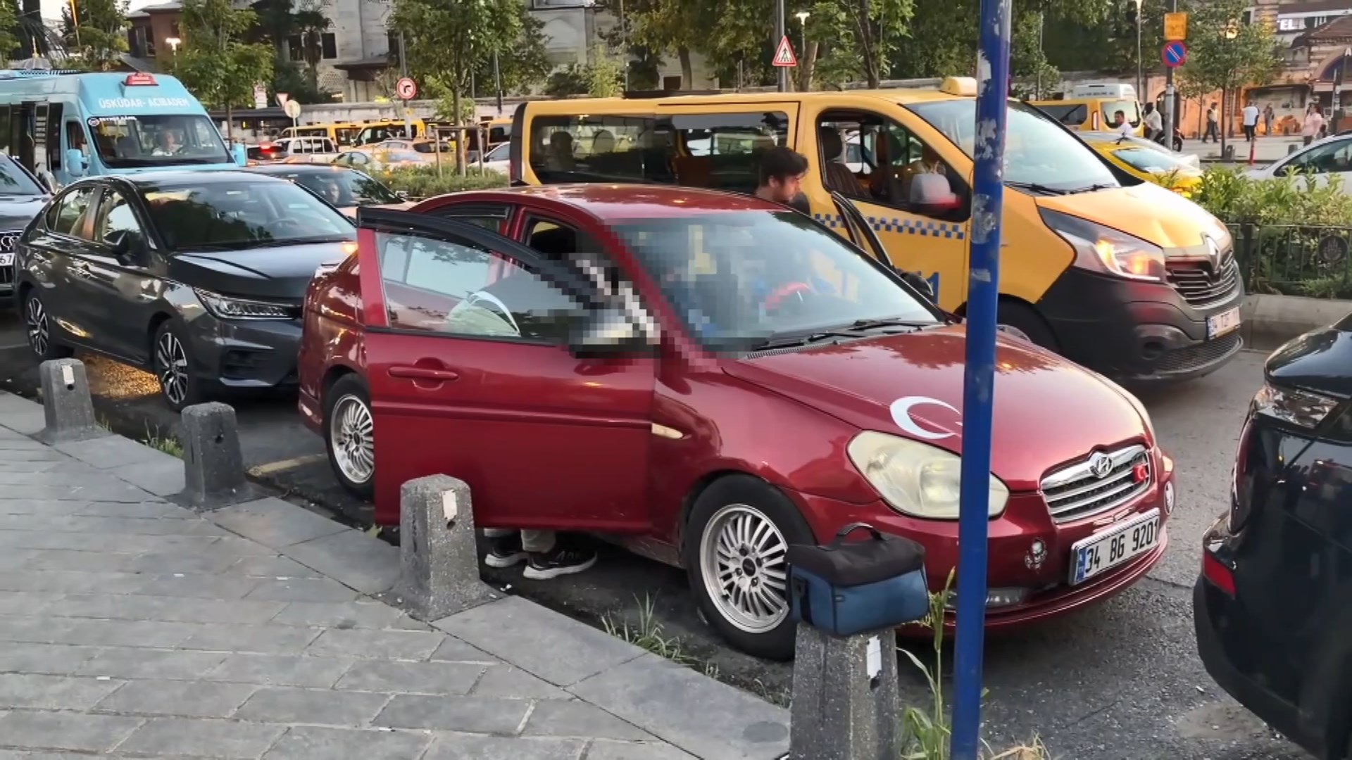 Üsküdar’da park halindeki otomobilde ölü bulundu