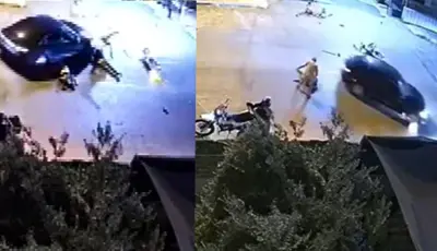 Kazadan sonra yaralıları ezerek kaçtıOtomobilin çarptığı motosikletteki 4 kişiden 3'ü yola savruldu. Kaputa düşen çocuğu yere indirip aracına dönen sürücü, yaralıların üzerinden geçerek kaza yerinden kaçtı.
