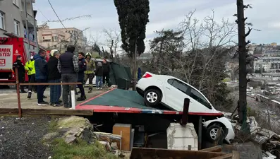 Vites karıştıran sürücü facianın eşiğinden döndü
