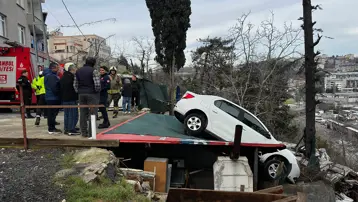 Vites karıştıran sürücü facianın eşiğinden döndü