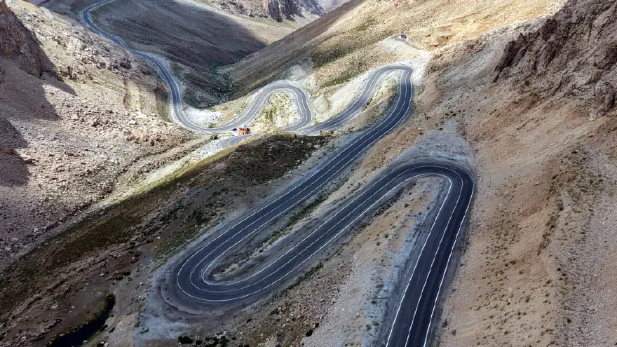 Saatler süren tehlikeli yol tarih oluyor. 13 kilometrelik tünel için çalışmalar başladı 1 Saatler süren tehlikeli yol tarih oluyor. 13 kilometrelik tünel için çalışmalar başladı 1