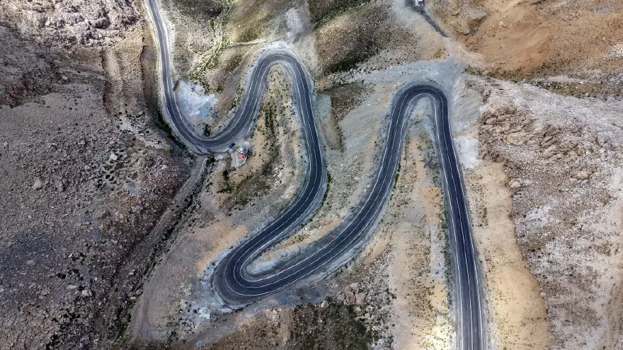 Saatler süren tehlikeli yol tarih oluyor. 13 kilometrelik tünel için çalışmalar başladı Saatler süren tehlikeli yol tarih oluyor. 13 kilometrelik tünel için çalışmalar başladı