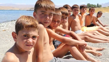 Bu göle giren saçı sarı çıkıyor: "Saçınızı boyatmayın" diyorlar ama durum başka