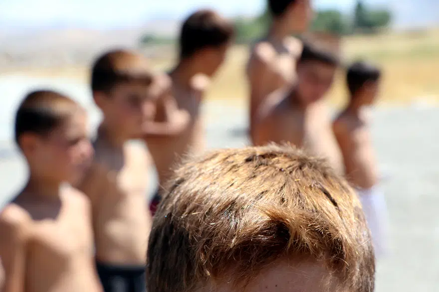 Bu göle giren saçı sarı çıkıyor: "Saçınızı boyatmayın" diyorlar ama durum başka 8