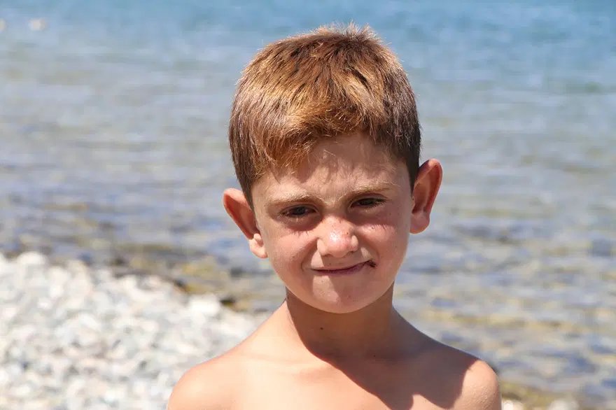 Bu göle giren saçı sarı çıkıyor: "Saçınızı boyatmayın" diyorlar ama durum başka 5