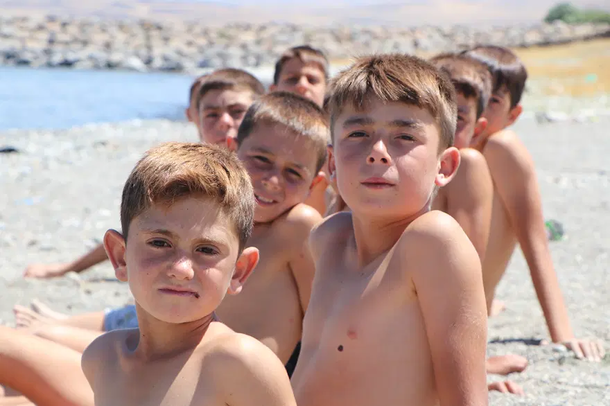 Bu göle giren saçı sarı çıkıyor: "Saçınızı boyatmayın" diyorlar ama durum başka 7