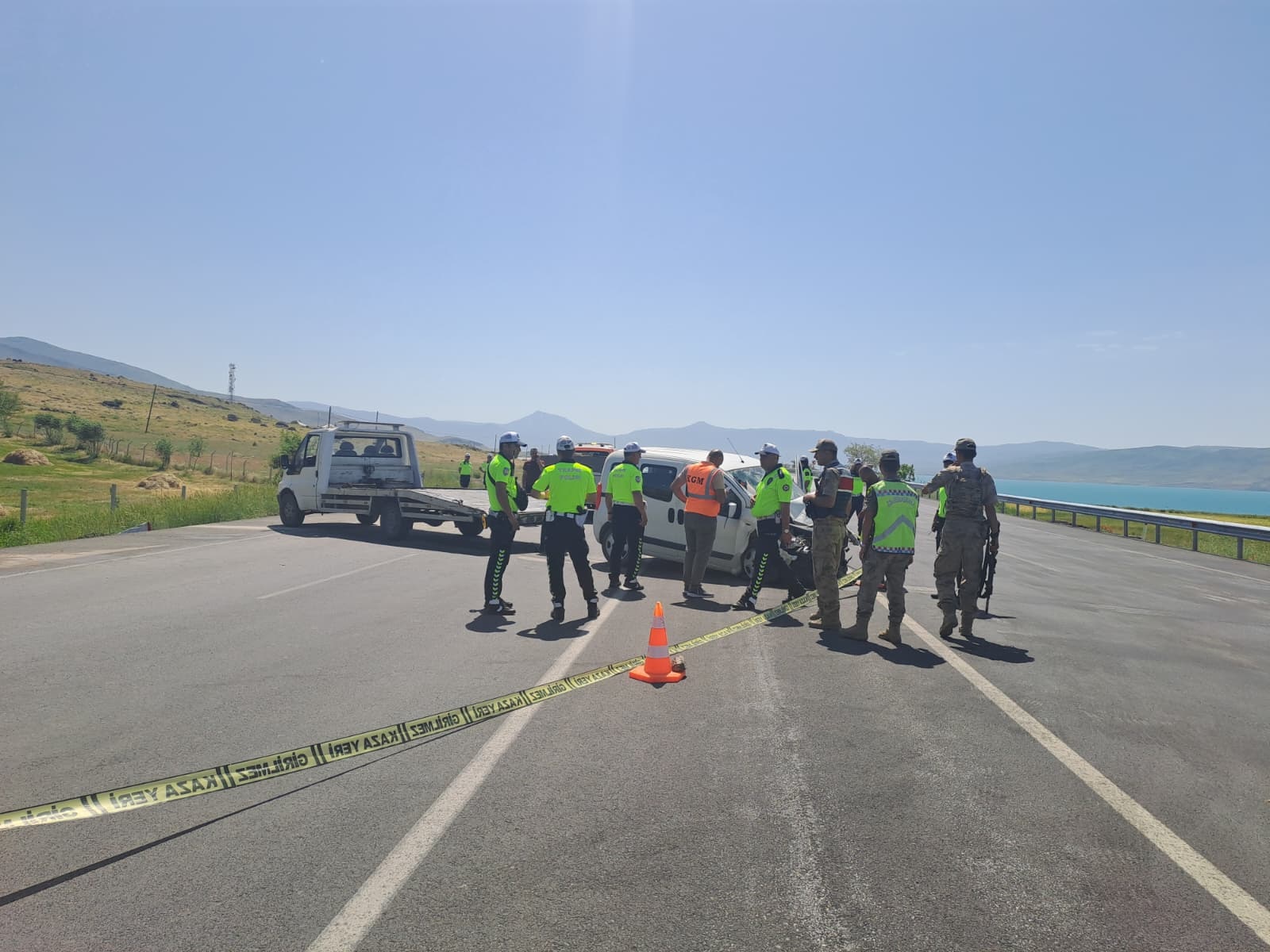 Van'da ticari araç askeri araca çarptı: 1 asker şehit, 4 asker yaralı