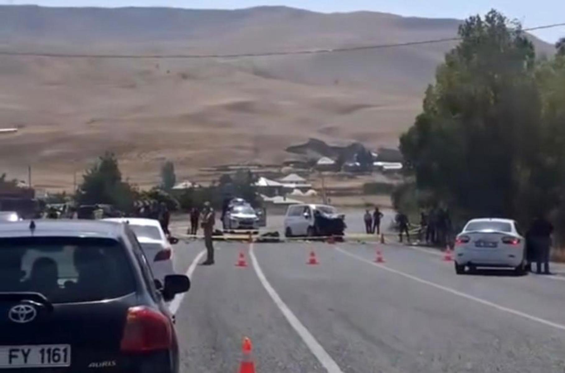 Van'da iki araç kafa kafaya çarpıştı: Ölü ve yaralılar var