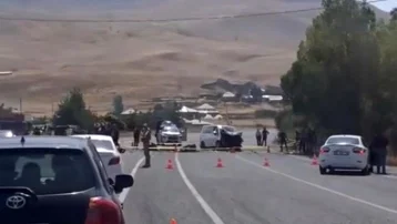Van'da iki araç kafa kafaya çarpıştı: Ölü ve yaralılar var