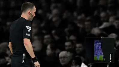 VAR için yeni dönem! "5 saniye sürecek" diyerek yeni yetki alanını açıkladı