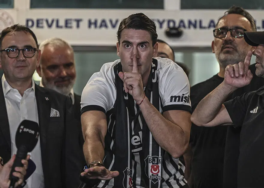 Beşiktaş'ın yeni yıldızı Vlahovic, İstanbul'a geldi ve taraftara Türkçe mesaj verdi Beşiktaş'ın yeni yıldızı Vlahovic, İstanbul'a geldi ve taraftara Türkçe mesaj verdi