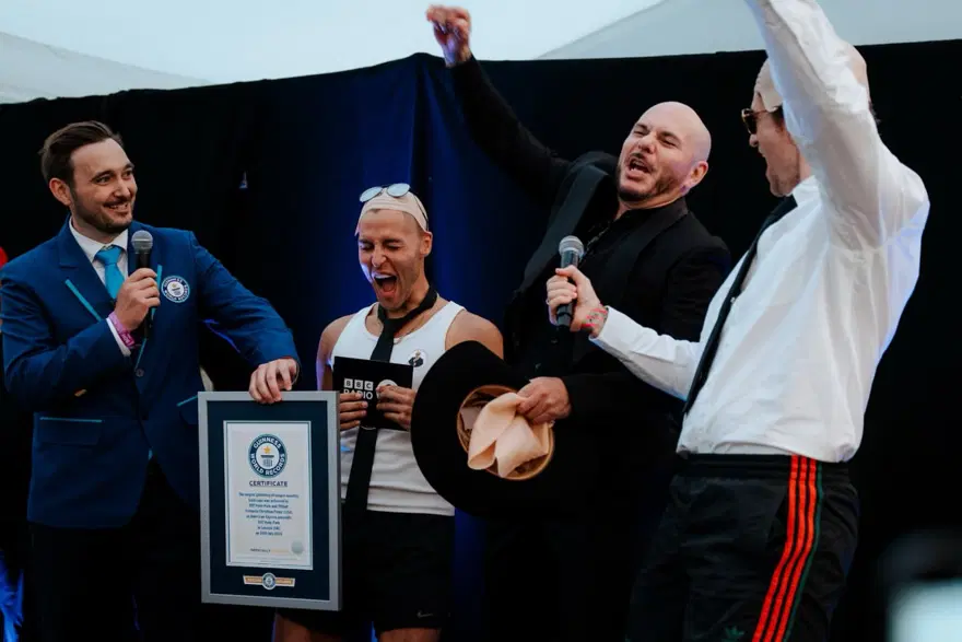 TikTok fikri gerçek oldu. Pitbull ve 22 bin kopyası Guinness Rekorlar Kitabı'nda 3