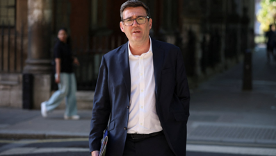 İngiltere'de başbakanlığa hazırlanan Andy Burnham, İşçi Partisi'nin Gazze tutumu için özür diledi