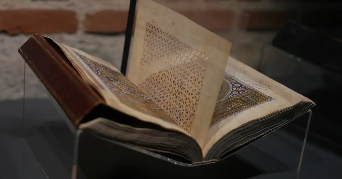 700 yıllık yazma eserler İstanbul'da sergileniyor, onarımları bir yıldan daha uzun sürebiliyor