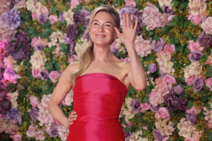 Sevilen karakter Bridget Jones'un heykeli dikildi