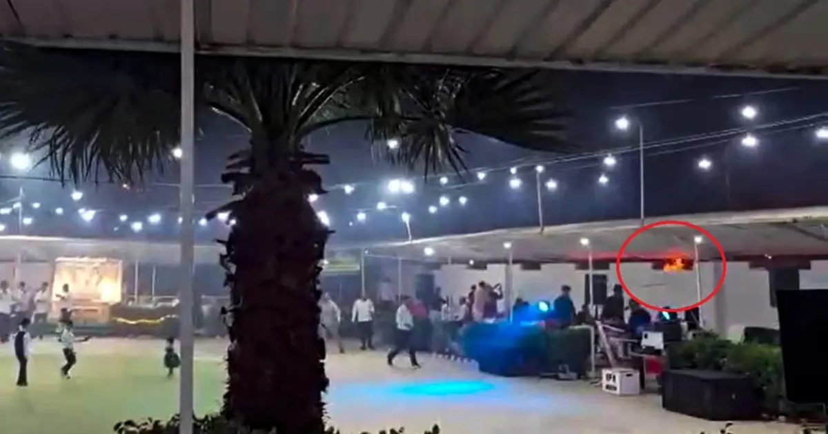 Yangını fark etmeden düğüne devam ettiler