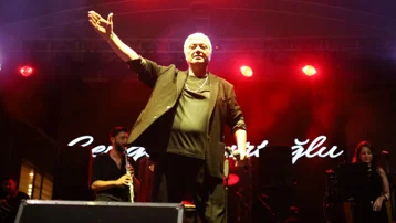Cengiz Kurtoğlu'na yoğun ilgi