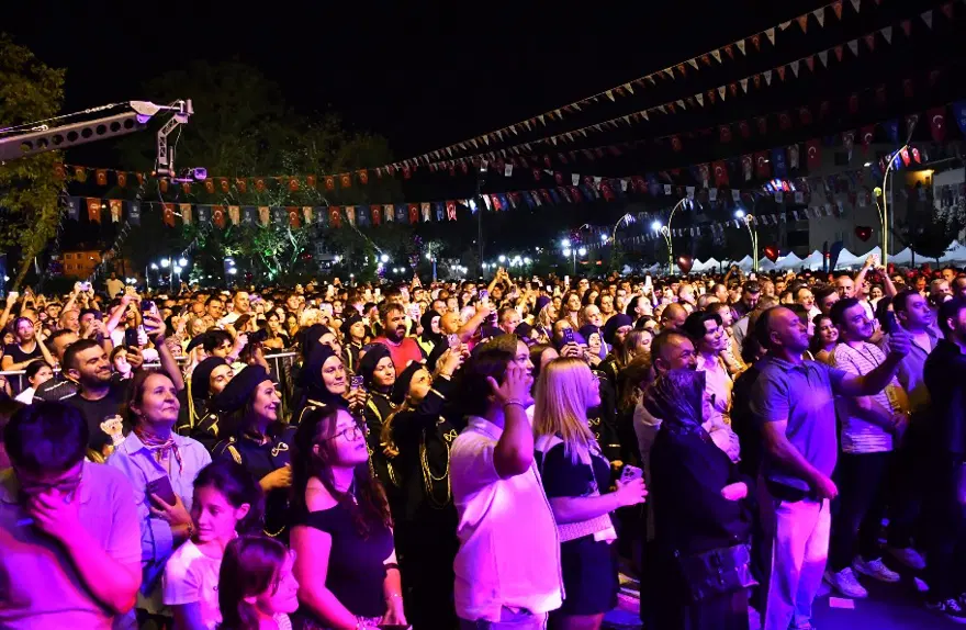 Cengiz Kurtoğlu'na yoğun ilgi 1