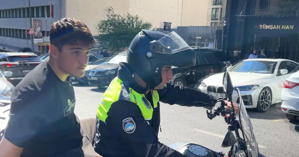 YKS öncesi zamanla yarış: Motosikletli zabıta öğrenciyi sınava ulaştırdı
