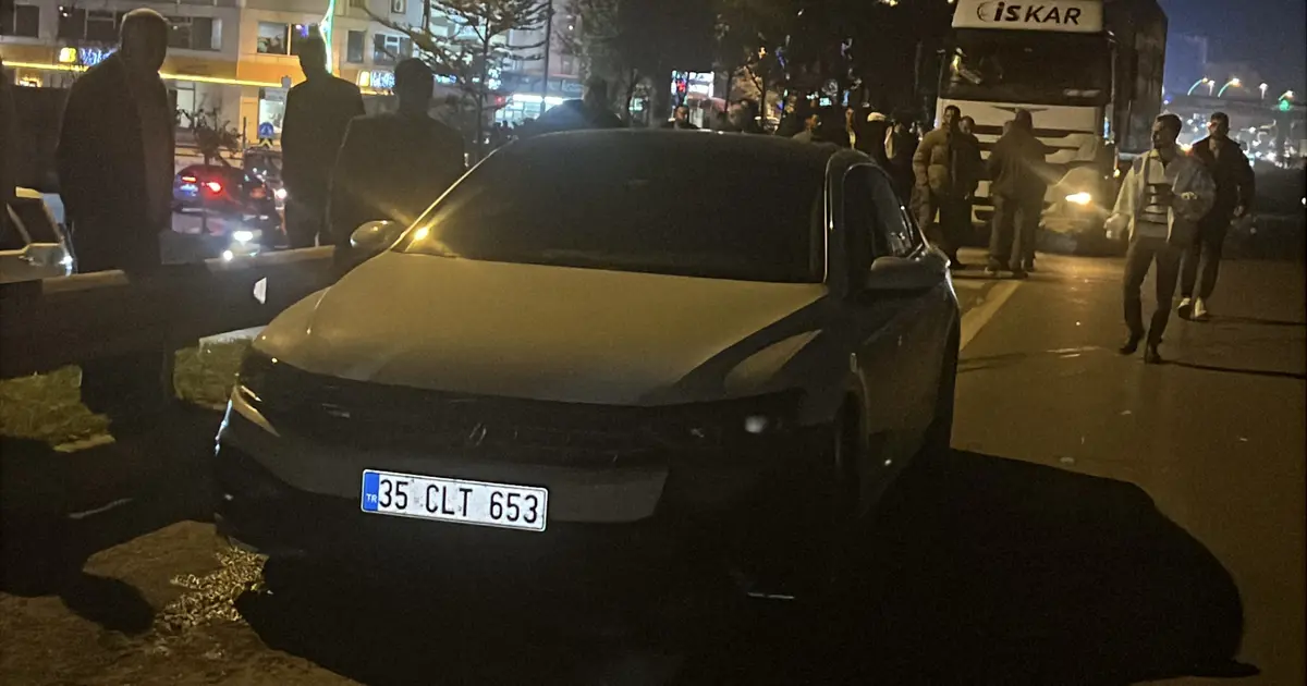 Yolun karşısına geçmeye çalışan TIR şoförüne motosiklet çarptı: 2 ölü