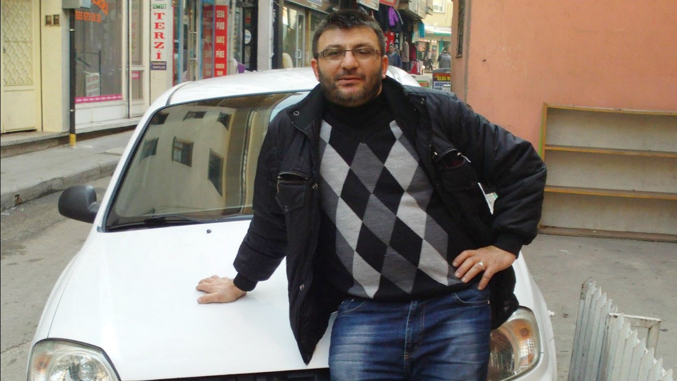 Akılalmaz ölüm! Eşek arılarının yuvasına döktüğü sıcak su sonu oldu