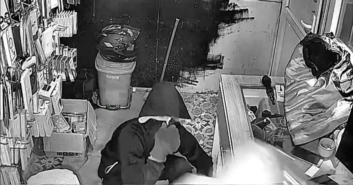 150 bin liralık ürün çaldılar: ''Sıfır telefonları al''