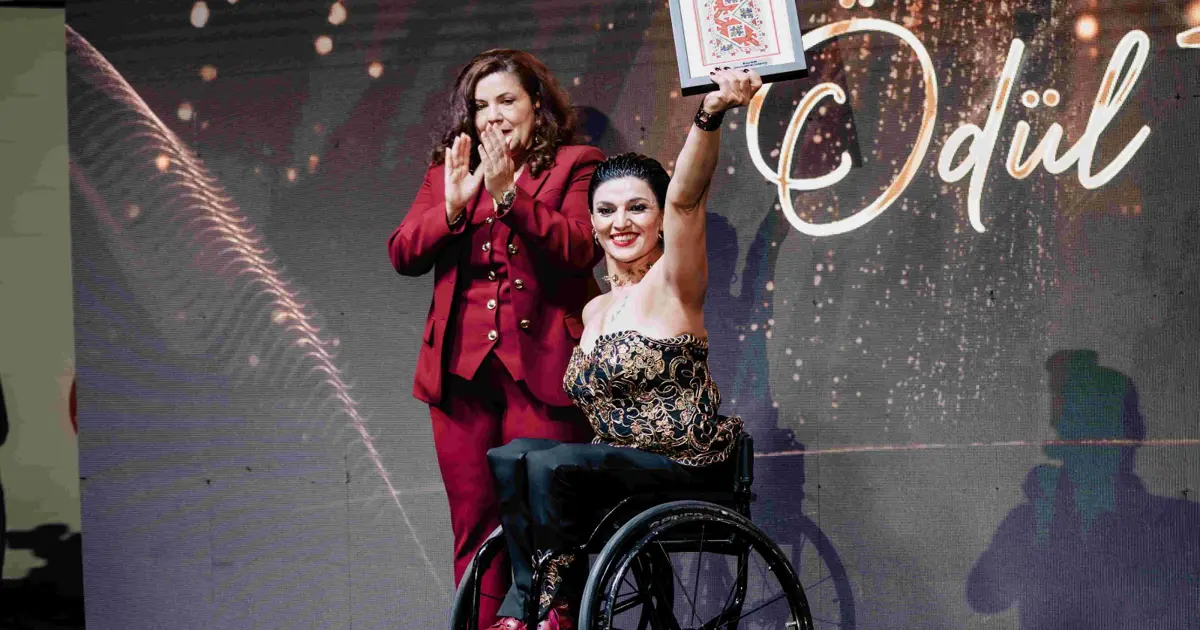 Milli para dansçı Yeliz Güllü, KKTC'de ödül aldı