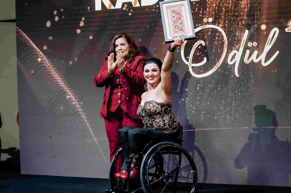 Milli para dansçı Yeliz Güllü, KKTC'de ödül aldı