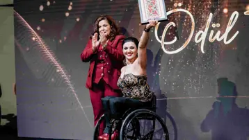 Milli para dansçı Yeliz Güllü, KKTC'de ödül aldı