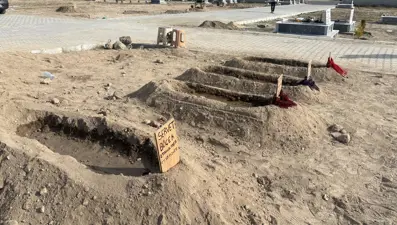 Servet Böcek, eşi ve iki çocuğunun yanına defnedildi