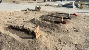 Servet Böcek, eşi ve iki çocuğunun yanına defnedildi Servet Böcek, eşi ve iki çocuğunun yanına defnedildi