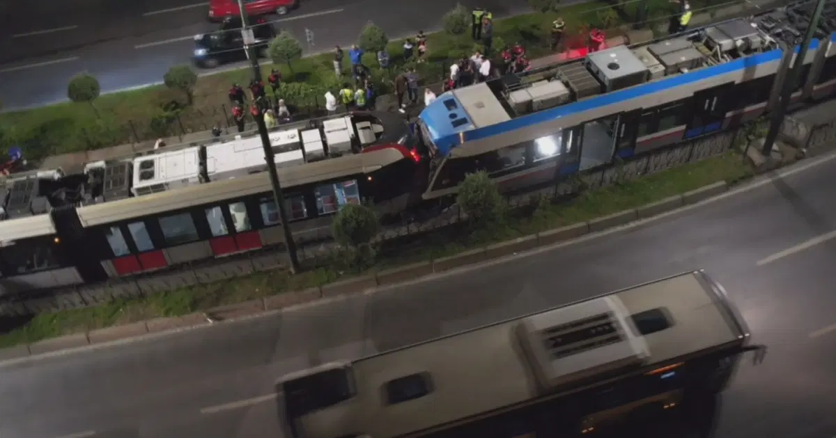 İstanbul'da Ulaşımda Kaza: İki Tramvay Çarpıştı, Yaralılar Var