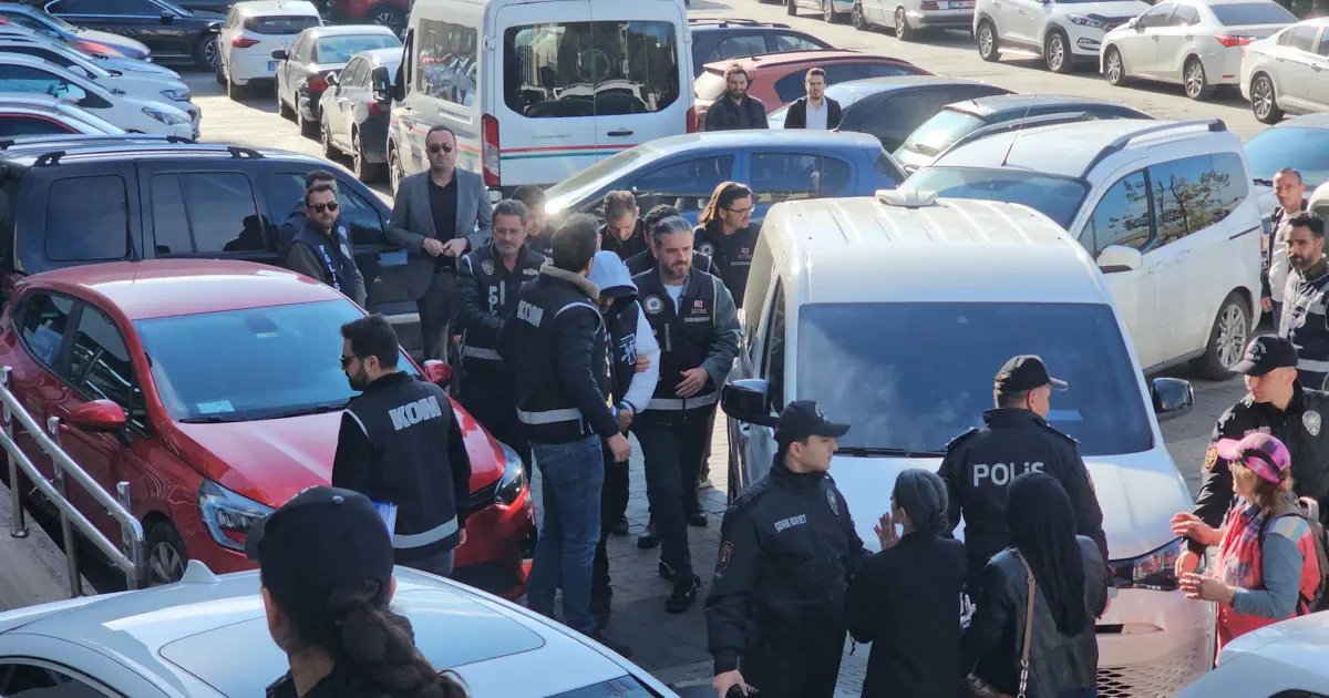 "Pos tefeciliği" iddiasıyla biri kuyumcu iki kişi tutuklandı